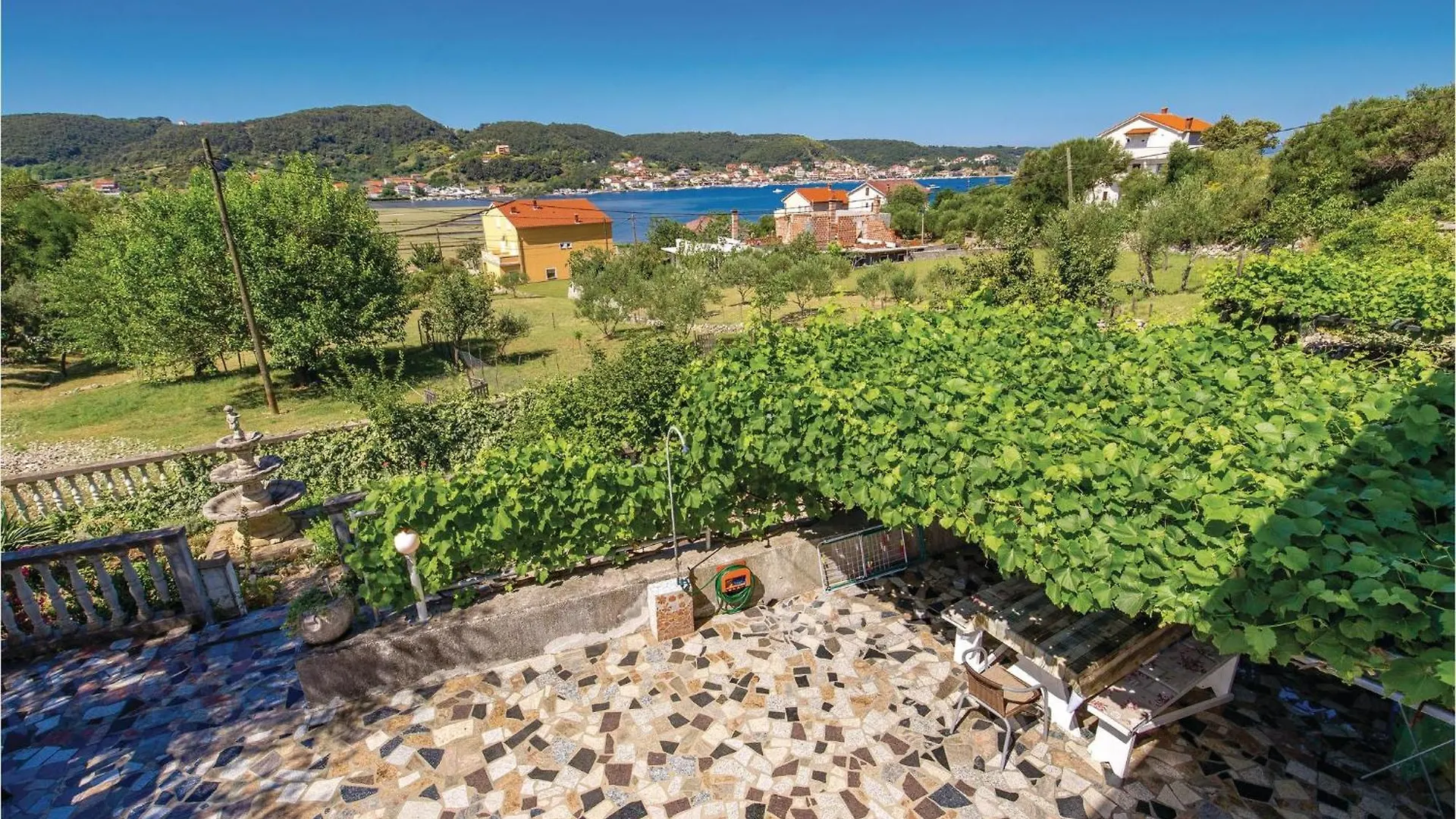 Holiday home 3 Bedroom Awesome Home In Supetarska Draga