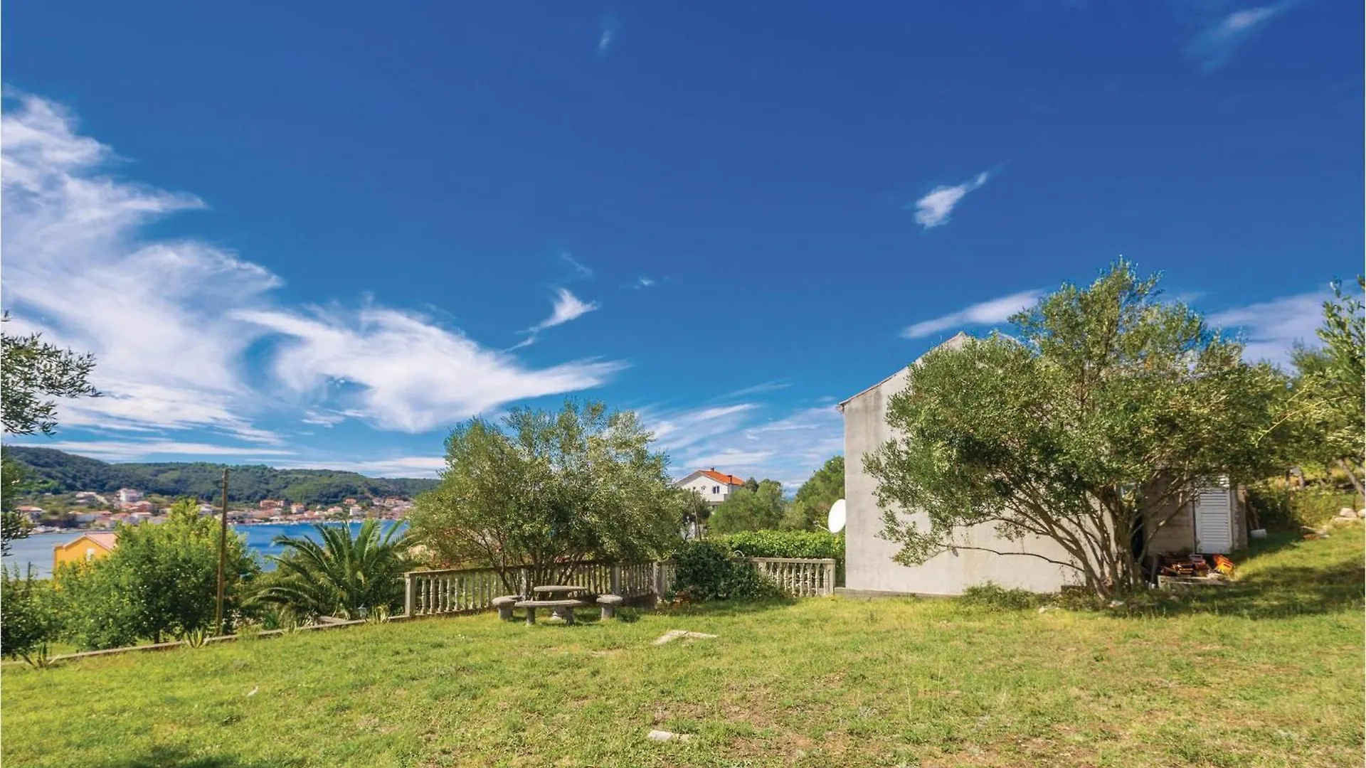 3 Bedroom Awesome Home In Supetarska Draga