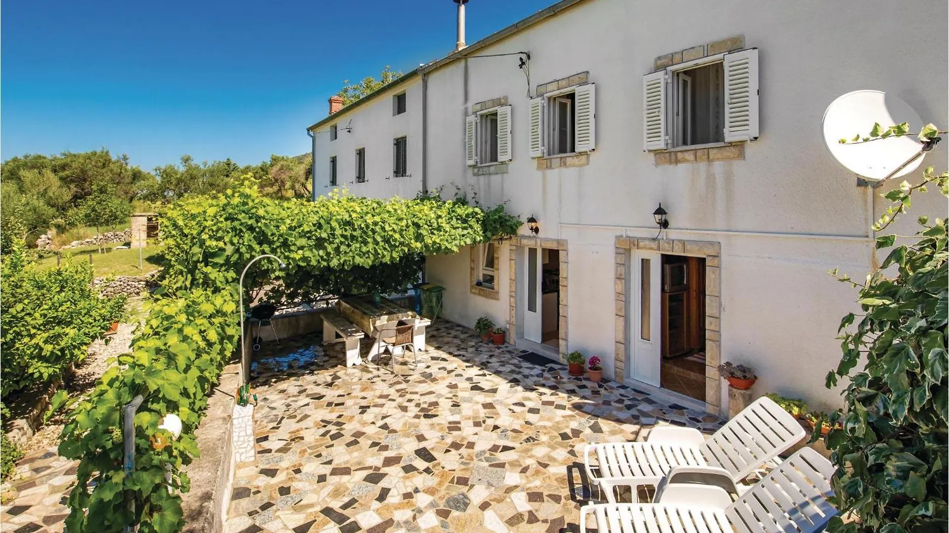 Holiday home 3 Bedroom Awesome Home In Supetarska Draga