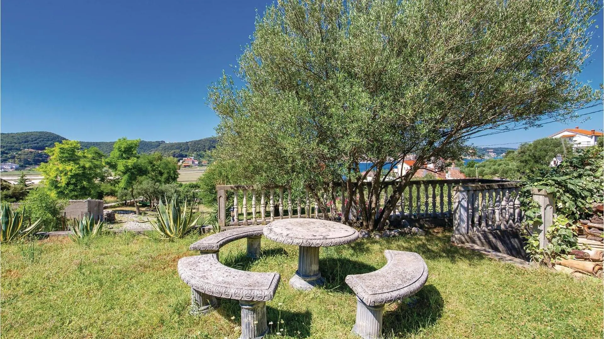 3 Bedroom Awesome Home In Supetarska Draga Holiday home